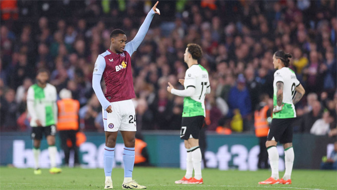 Tiền đạo Duran lập cú đúp trong 3 phút giúp Aston Villa tiến sát vé dự Champions League