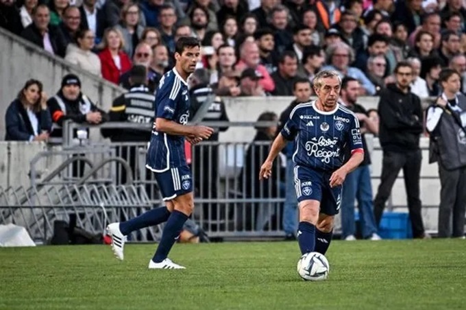 Yoann Gourcuff (trái) và Alain Giresse, hai tên tuổi lớn của Bordeaux trong quá khứ