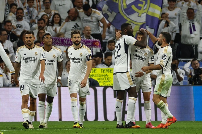 Real Madrid cán mốc 30 trận bất bại liên tiếp ở La Liga sau trận thắng Alaves 5-0.
