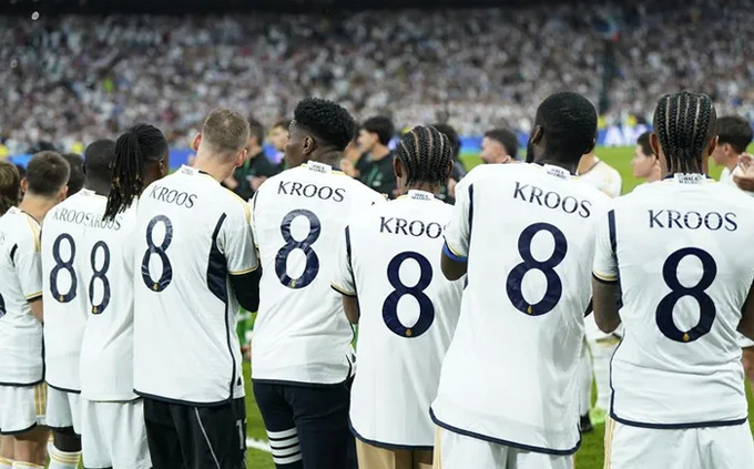 Hàng lang các đồng đội tạo ra để chia tay Kroos
