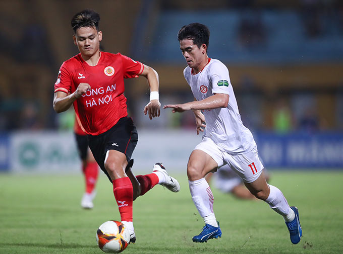 HLV Kim Sang Sik theo dõi tới 5 trận đấu của CLB Thể Công Viettel - Ảnh: Minh Tuấn 