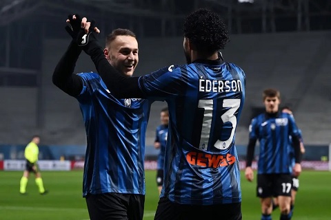 Koopmeiners và Ederson trong màu áo Atalanta