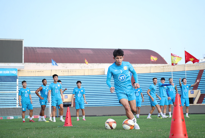 Nam Định đang tiến gần đến chức vô địch V.League 2023/24. Ảnh: Đức Cường