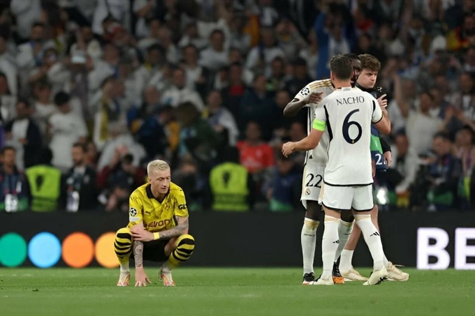 Reus buồn bã sau khi trọng tài thổi còi kết thúc trận chung kết Champions League 2023/24