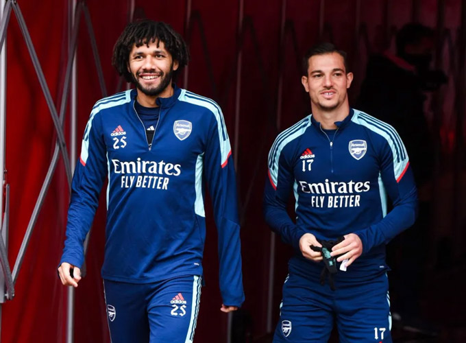 Elneny (trái) và Soares là hai cầu thủ đội một đầu tiên rời Arsenal