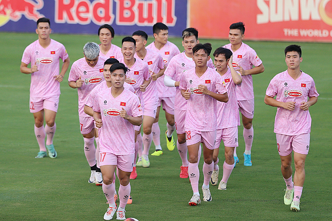 Các tuyển thủ Việt Nam tập luyện trước hai trận đấu tại vòng loại World Cup 2026