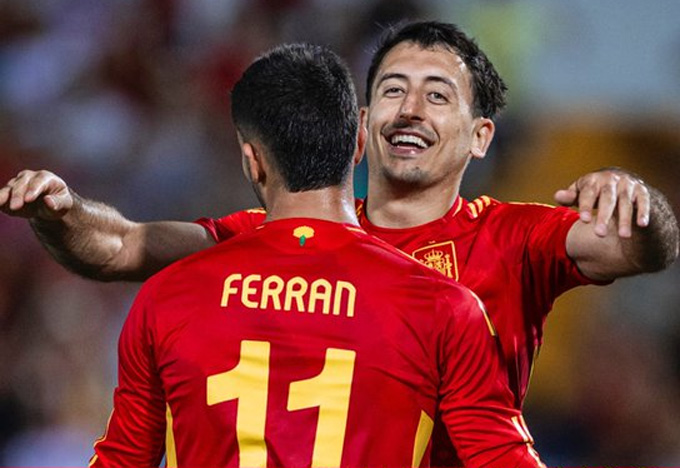 Oyarzabal bùng nổ với một cú hat-trick