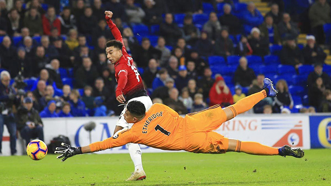 Đẳng cấp ngoại hạng của Neil Etheridge sẽ là chỗ dựa vững chắc cho hàng phòng ngự của Philippines