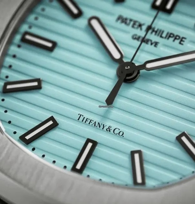 Chiếc đồng hồ này được sản xuất với sự hợp tác từ Tiffany & Co