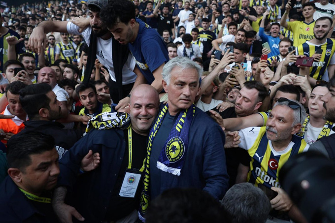 Mourinho nhận lương khủng tại Fenerbahce
