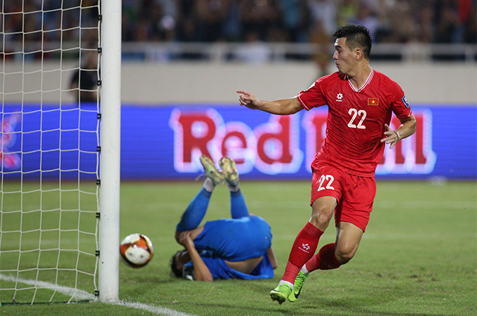 Tiến Linh được xếp "chung mâm" với Son Heung Min trong danh sách 5 cầu thủ ấn tượng nhất lượt trận thứ 5 vòng loại thứ 2 World Cup 2026 -Ảnh: Đức Cường 