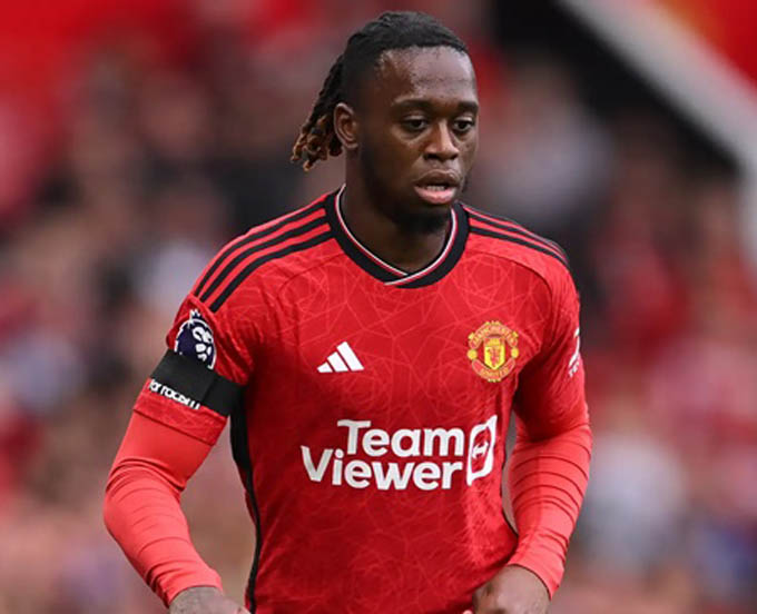 3. Aaron Wan-Bissaka: Giống như Lindelof, Wan-Bissaka đang bước vào năm cuối cùng trong hợp đồng với Man United. Sự kém cỏi của Wan-Bissaka ở mặt trận tấn công khiến Quỷ đỏ rất khó giữ anh. Để có được Wan-Bissaka, Fenerbahce phải cạnh tranh với một đội bóng Thổ Nhĩ Kỳ khác là Galatasaray.