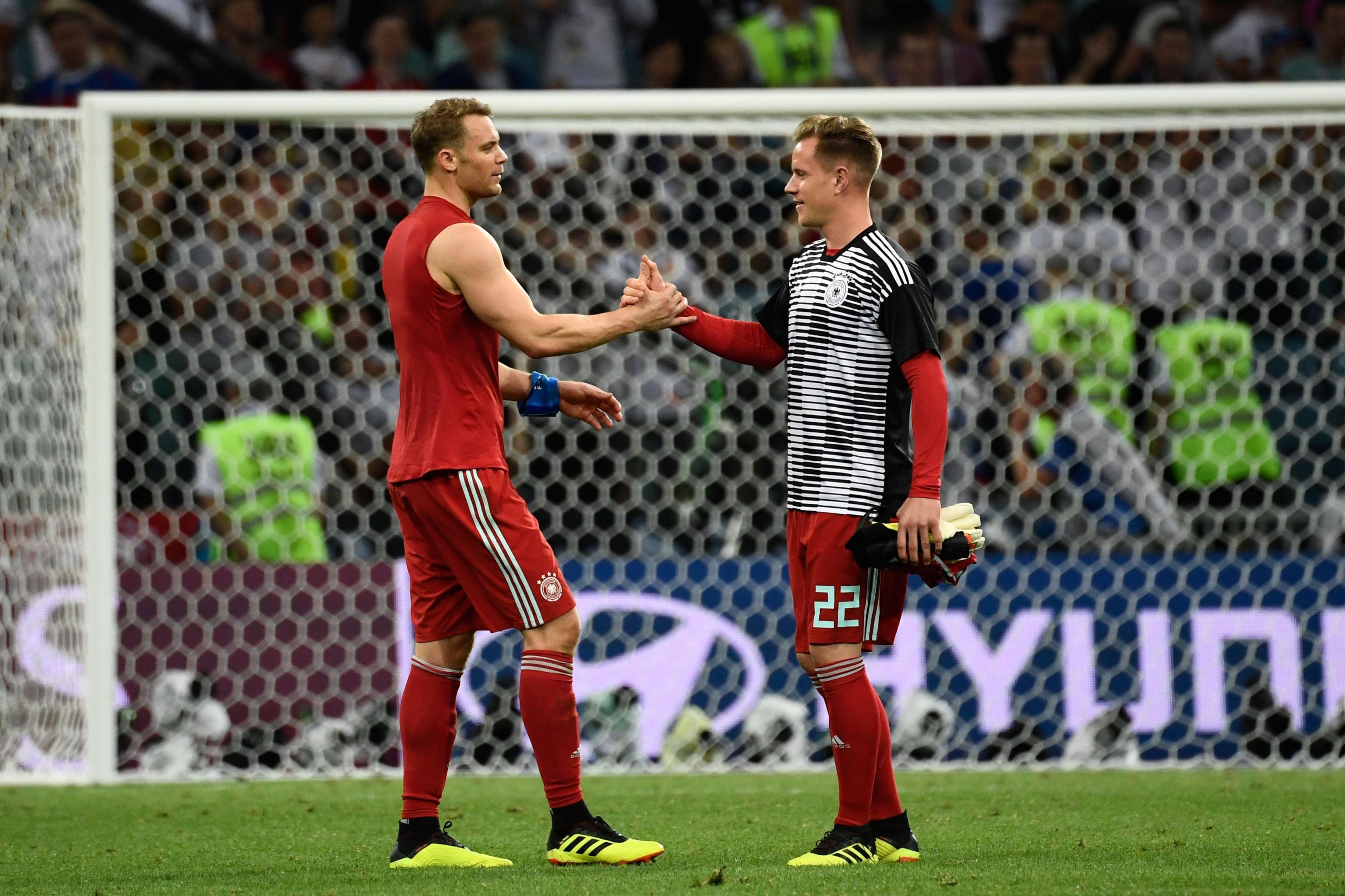 Neuer và Ter Stegen đang cạnh tranh quyết liệt cho vị trí thủ môn số 1 của ĐT Đức nhưng họ không thù ghét nhau