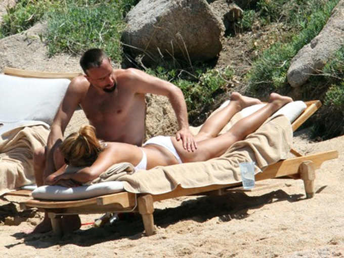 Ribery mất suất dự World Cup 2014 vì clip nóng với cô vợ Wahiba