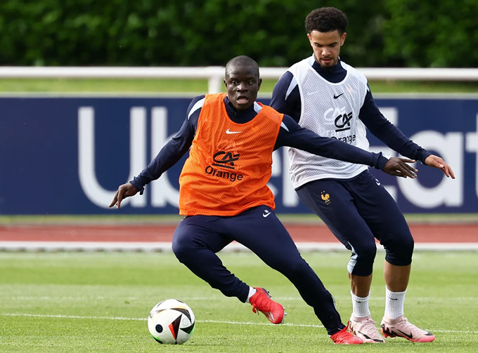 Pháp có sự kết hợp giữa những cầu thủ kinh nghiệm như Kante với các ngôi sao trẻ như Zaire-Emery