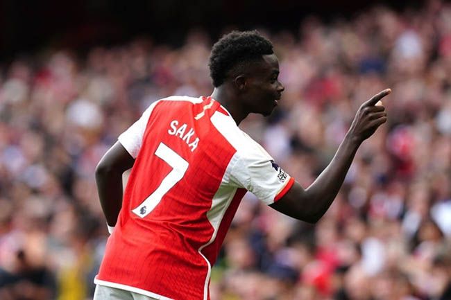 9. Bukayo Saka: Saka để lại dấu ấn đậm nét trên hành trình Arsenal cán đích ở vị trí thứ 2 tại Premier League. Những tình huống đi bóng kỹ thuật, dứt điểm đa dạng và mang tính đột biến cao từ ngôi sao người Anh giúp Arsenal xuyên phá hàng thủ đối phương.