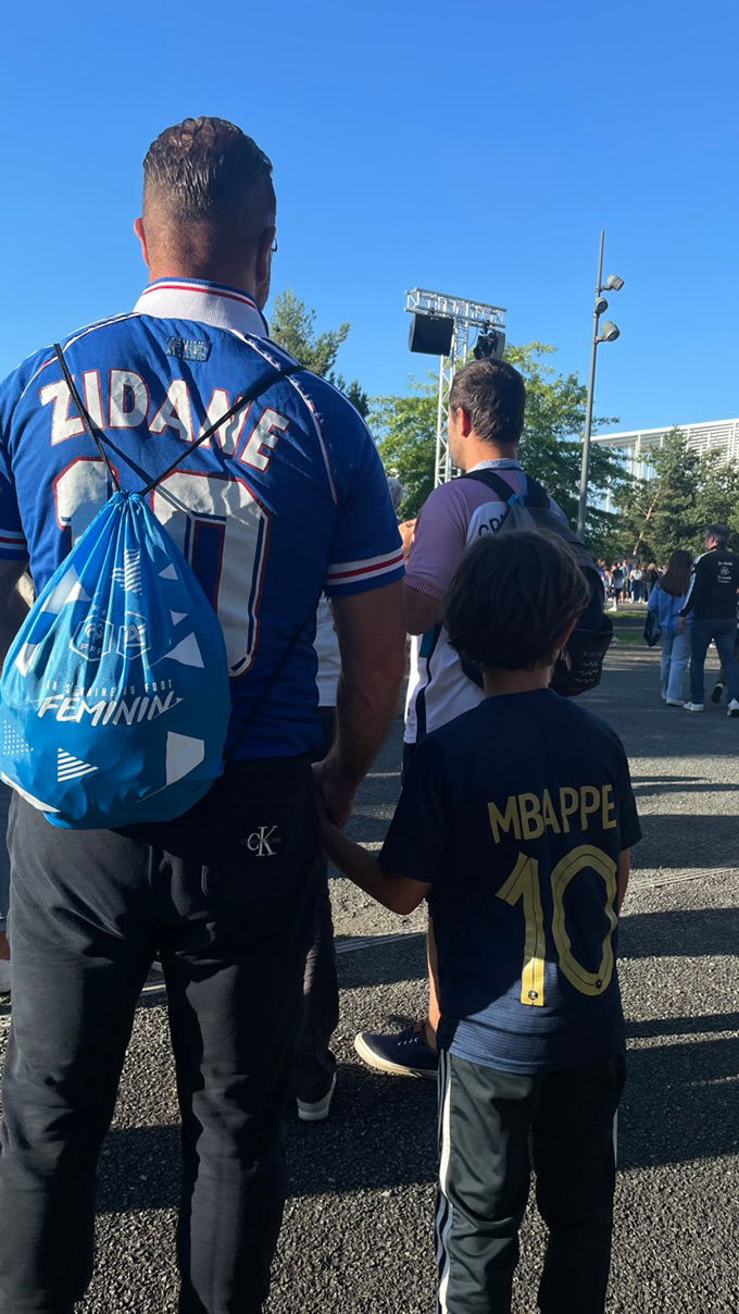 Bố mê Zidane, con ngưỡng mộ Mbappe