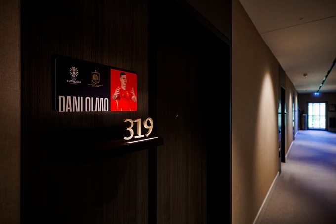 Căn phòng 319 dành cho Dani Olmo có giá thuê 500 euro/đêm