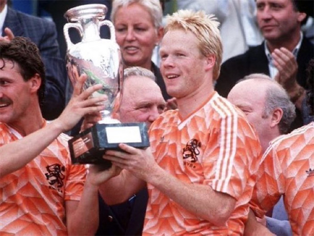 HLV Koeman đoạt chức vô địch EURO 1988 cùng ĐT Hà Lan