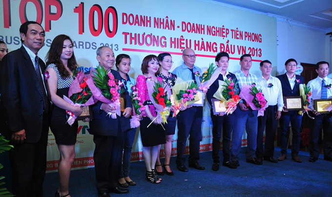 Bảo Thanh Đường nhận giải "Top 100 Doanh nhân - Doanh nghiệp tiên phong thương hiệu hàng đầu Việt Nam năm 2013"