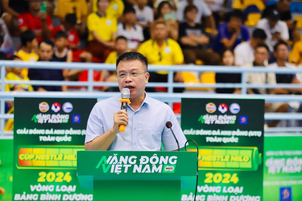 Ông Nguyễn Phan Khuê - Tổng biên tập Báo Thiếu niên Tiền phong và Nhi đồng, Trưởng Ban Tổ chức giải, phát biểu tại Lễ Khai mạc