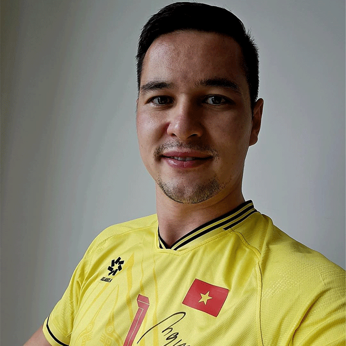 Nguyễn Filip tặng áo đấu ĐTVN cho các CĐV may mắn ở mùa EURO 2024