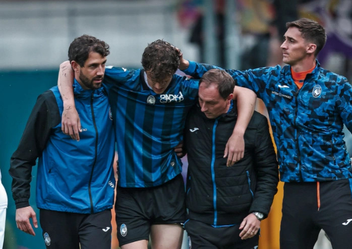 ĐT Ý mất Scalvini, một trong những hậu vệ trẻ triển vọng nhất vì chấn thương