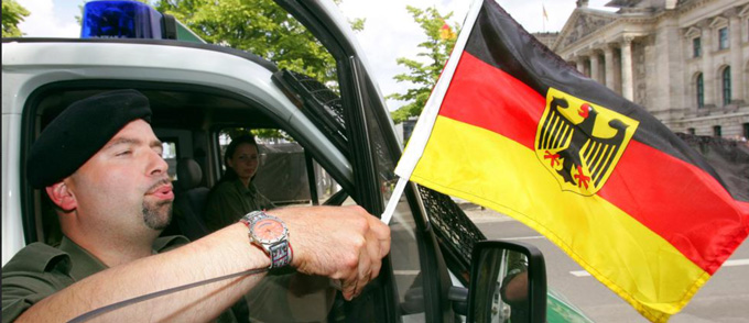 Cảnh sát Berlin không treo cờ Đức trên xe trong dịp EURO