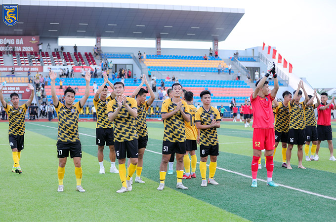CLB Bắc Ninh treo thưởng cao kỷ lục cho chiếc vé lên chơi hạng Nhất mùa sau - Ảnh: BNFC 