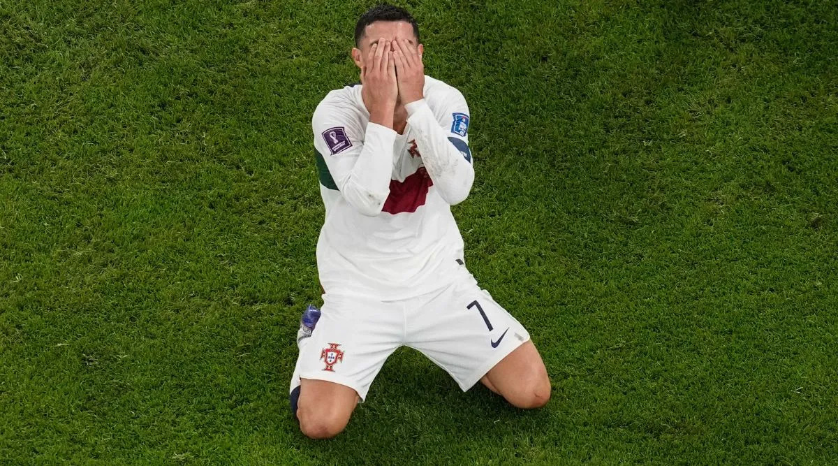 Hình ảnh Ronaldo ôm mặt khóc tại World Cup 2022