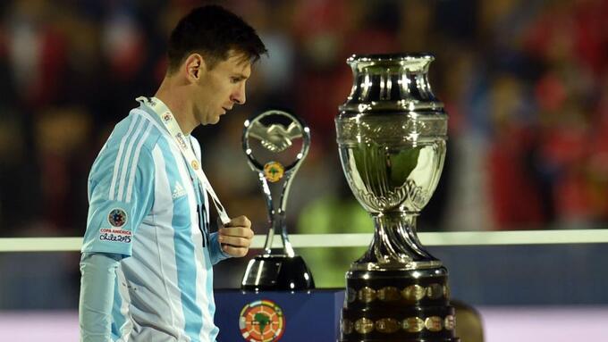 Messi từng 3 lần thất bại ở Copa America ở các năm 2015, 2016 và 2019.