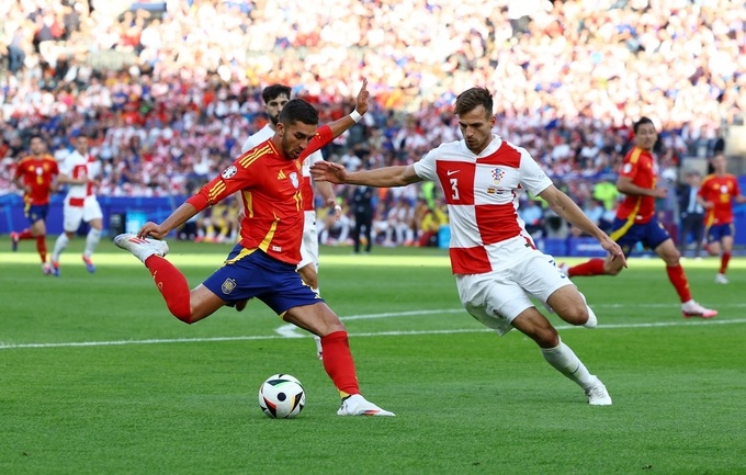 Tây Ban Nha thắng ấn tượng trước Croatia để khẳng định tư cách ứng viên vô địch