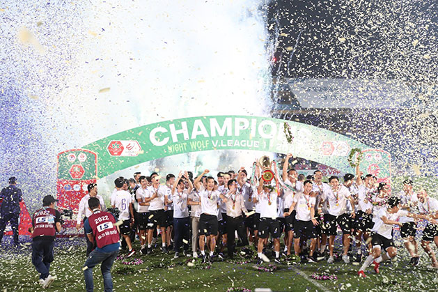 CLB HN đăng quang ngôi vô địch V-League 2022 trong màu áo do Jogarbola Việt Nam tài trợ