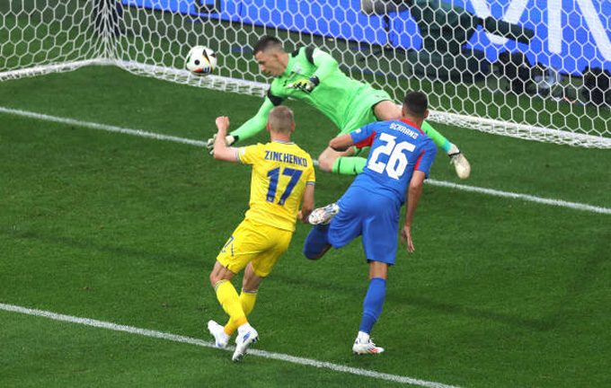Schranz mở tỷ số trận Slovakia vs Ukraine ở phút 18