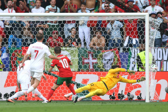 Bernardo Silva mở tỷ số trận Thổ Nhĩ Kỳ vs Bồ Đào Nha ở phút 21
