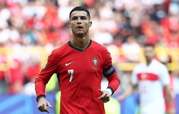 Ronaldo là tấm gương ở ĐT Bồ Đào Nha về tinh thần phục vụ 