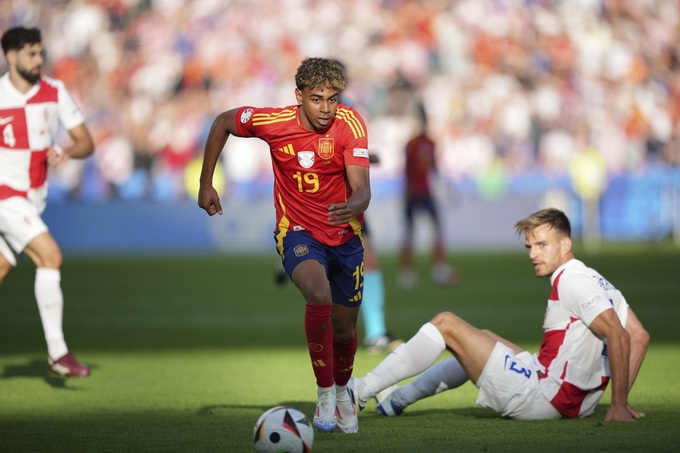 Tiền đạo trẻ Yamal của Tây Ban Nha tung hoành trước hàng thủ của Croatia