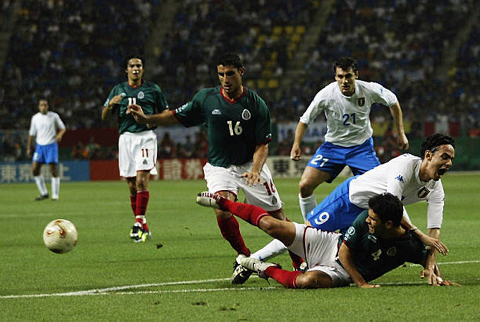 Italia vượt qua Mexico ở lượt cuối vòng bảng World Cup 2002