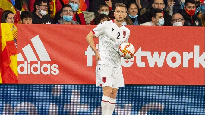 Trước khi khoác áo Albania, Ivan Balliu từng chơi cho các đội U16 và U17 của Tây Ban Nha.