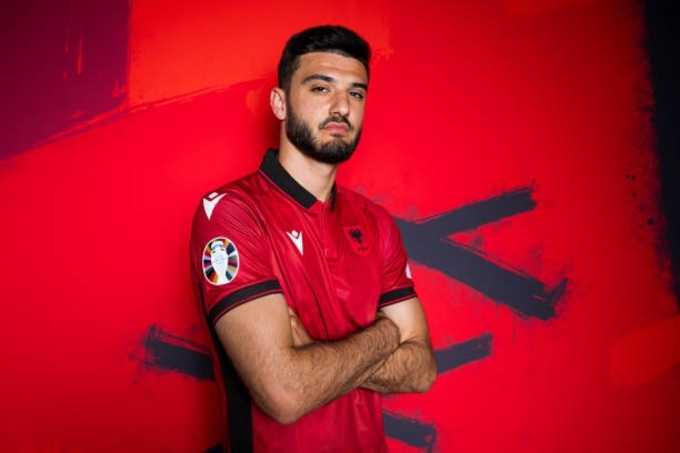 Dù sinh ra tại London (Anh), nhưng Armando Broja đã quyết định khoác áo ĐT Albania.