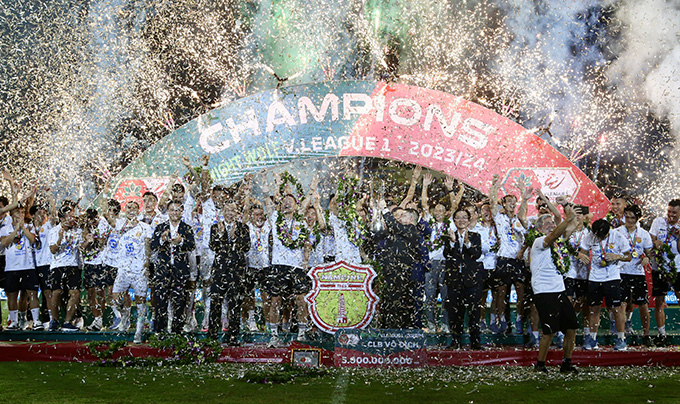 Nam Định lần đầu đăng quang ngôi vô địch V.League trong lịch sử 