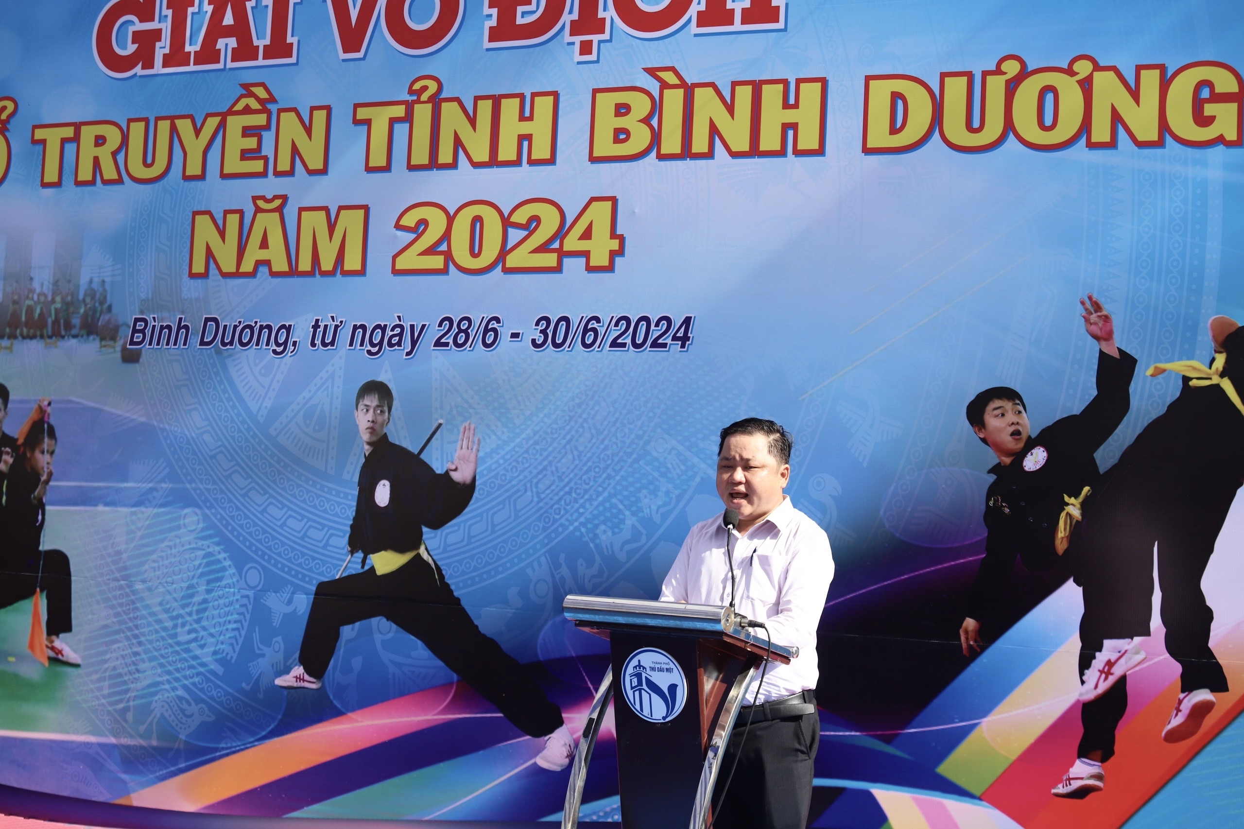 Ông Nguyễn Văn Phương, Giám đốc Trung tâm Văn hóa, Thông tin và Thể thao thành phố Thủ Dầu Một thay mặt Ban Tổ chức giải phát biểu khai mạc