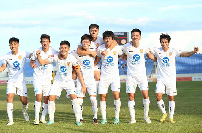 Nam Định thắng dù tung ra sân đội hình phụ - Ảnh: Minh Tuấn 