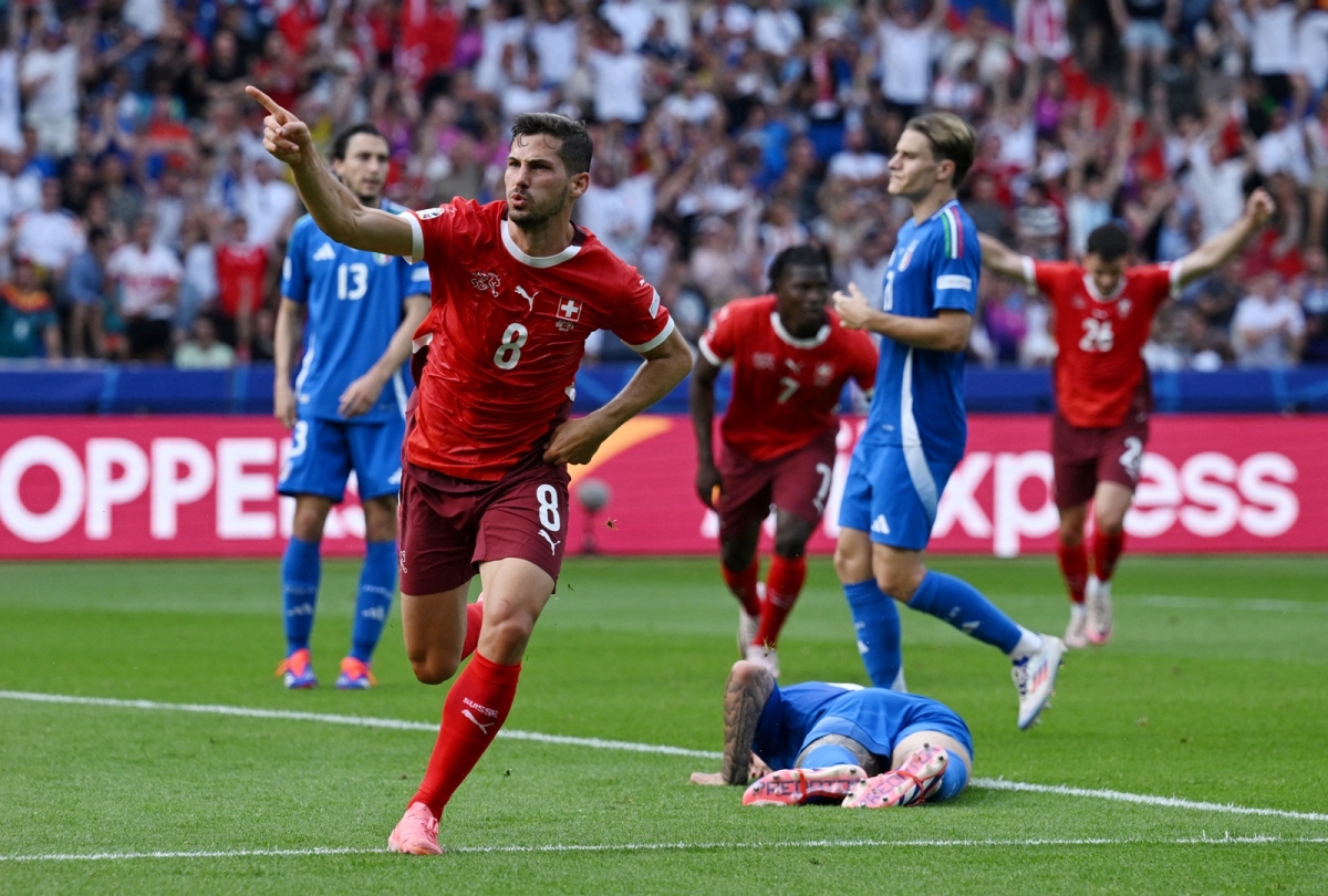Thuỵ Sỹ là đội đầu tiên lọt vào tứ kết EURO 2024 sau khi đánh bại ĐKVĐ Italia 2-0