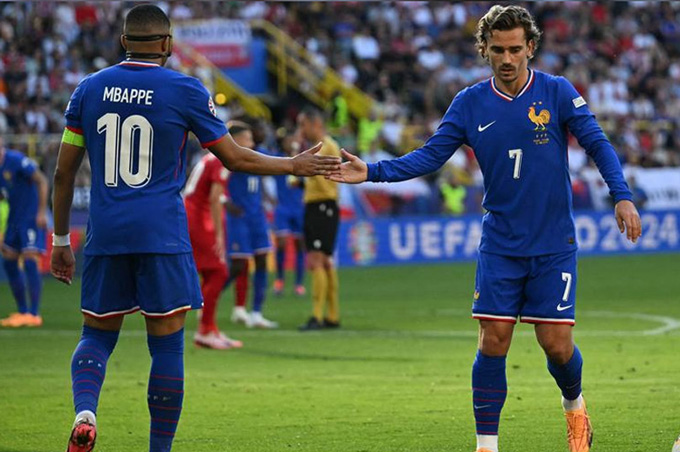 Các ngôi sao trên hàng công của ĐT Pháp như Mbappe hay Griezmann đều thi đấu thất vọng từ đầu EURO 2024