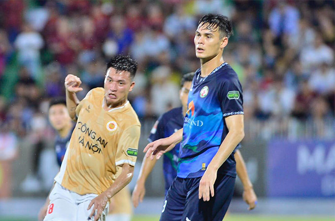 Trung vệ Schmidt chia tay Bình Định sau khi V.League 2023/24 hạ màn - Ảnh: BĐFC