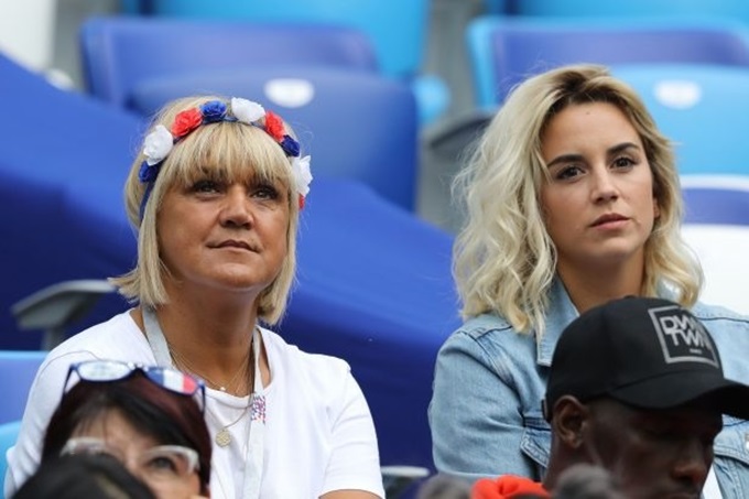 Isabelle và Erika, mẹ và vợ của Griezmann, thường tới sân cổ vũ tiền vệ ĐT Pháp