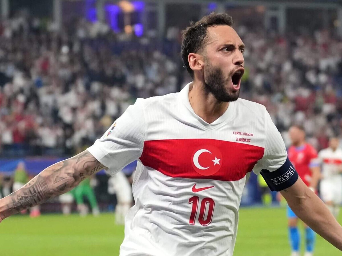 Hakan Calhanoglu cho rằng mình là người giỏi nhất thế giới ở vị trí tiền vệ lùi