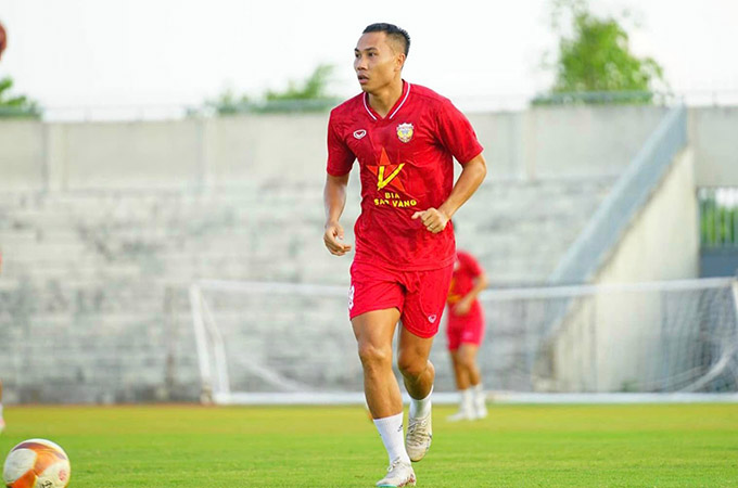 Tiền đạo Quang Nam buộc phải phẫu thuật chấn thương vai sau pha chạm ở trận play-off với PVF-CAND 