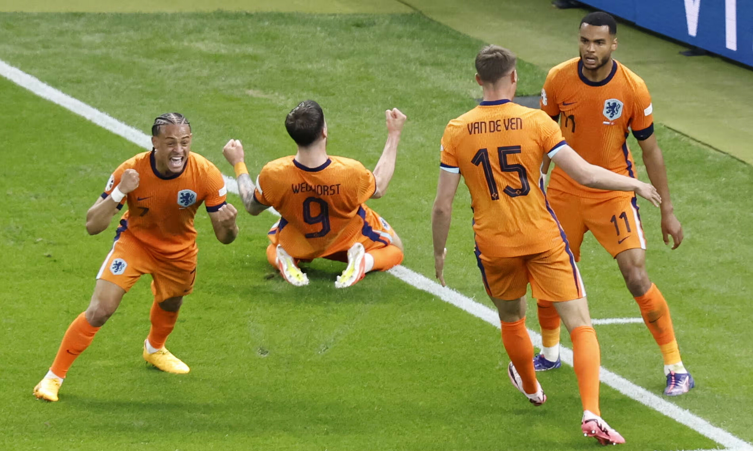 Wout Weghorst đã có vai trò trong cả hai bàn thắng của Hà Lan trong trận thằng Thổ Nhĩ Kỳ